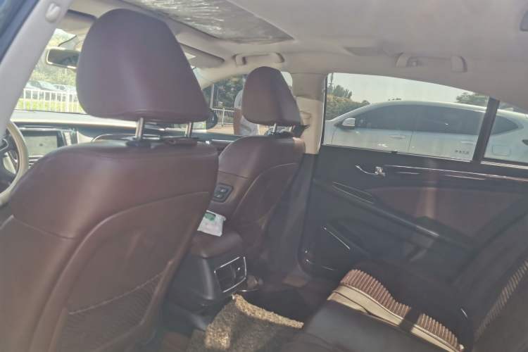 Used Hongqi H7 2015 2.0T Luxury Model Interior 2