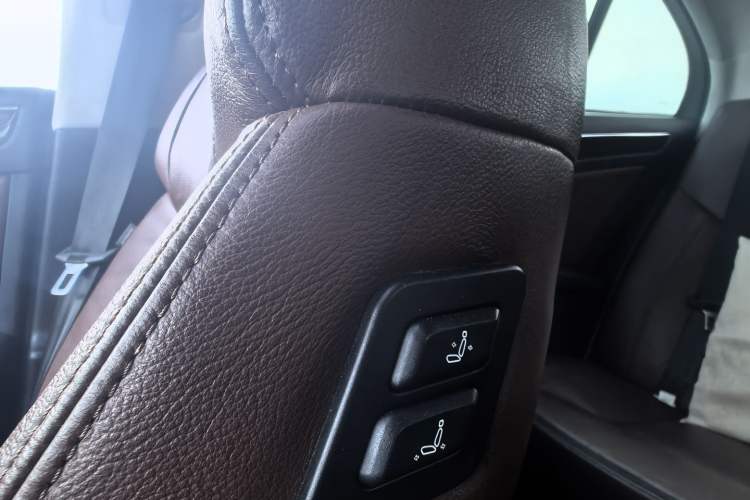 Used Hongqi H7 2015 2.0T Luxury Model Interior 2
