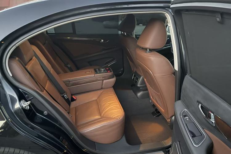 Used Hongqi H7 2015 2.0T Luxury Model Interior 3