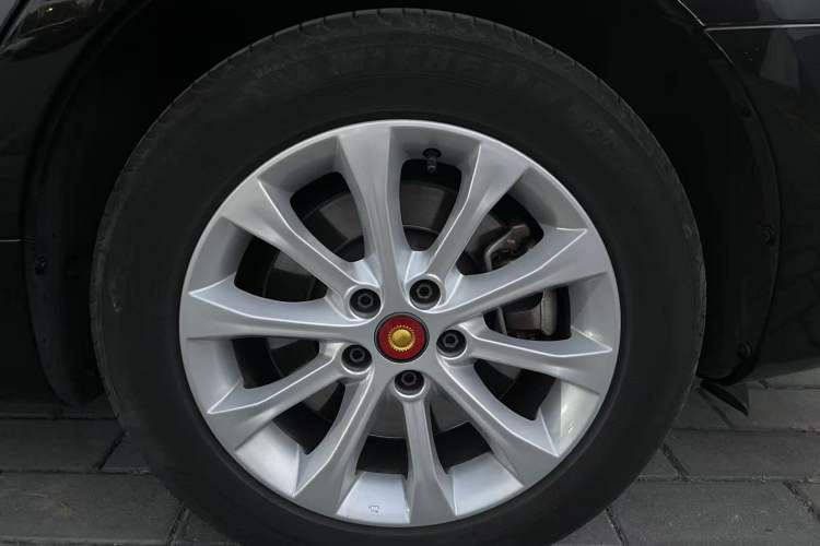 Used Hongqi H7 2015 2.0T Luxury Model Interior 5
