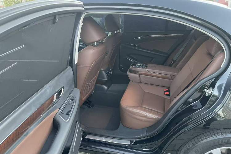 Used Hongqi H7 2015 2.0T Prestige Model Interior 5
