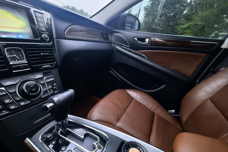 Used Hongqi H7 2015 2.0T Luxury Model Interior 5