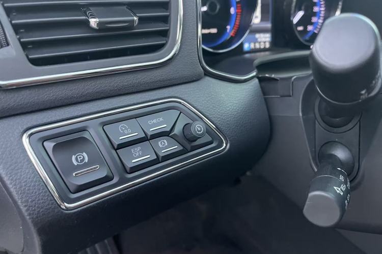 Used Hongqi H7 2015 2.0T Prestige Model Interior 7
