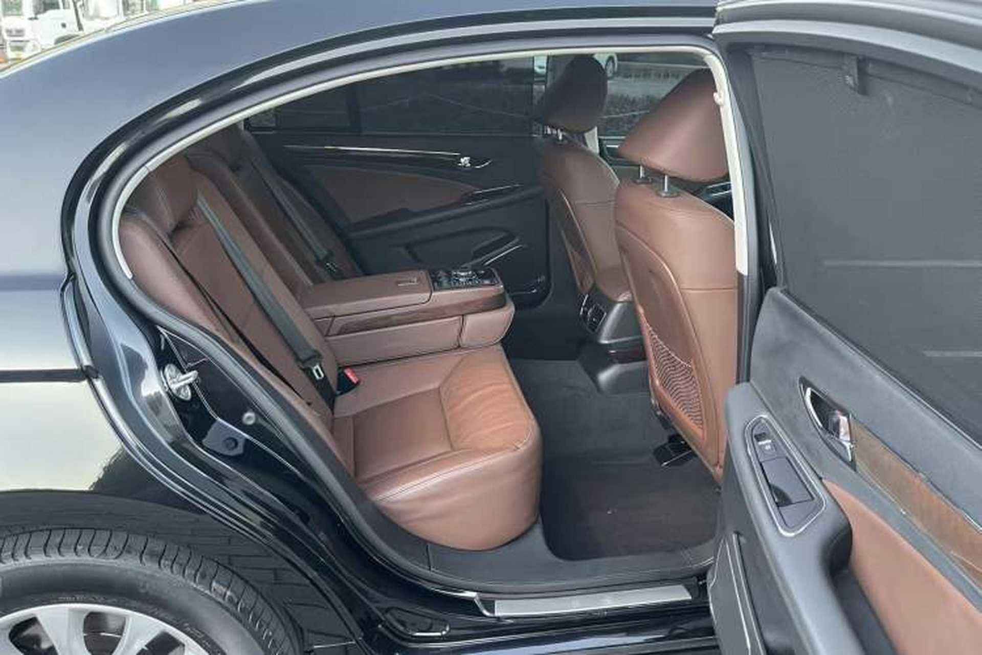Used Hongqi H7 2015 2.0T Prestige Model Interior 9