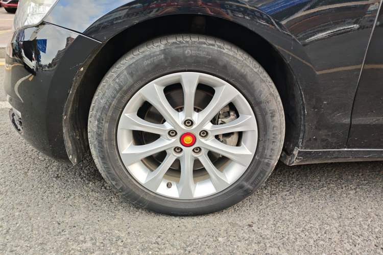 Used Hongqi H7 2015 2.0T Prestige Model Left Front Wheel Hub