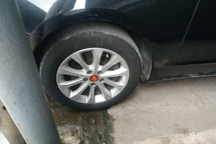 Used Hongqi H7 2015 2.0T Luxury Model Left Front Wheel Hub