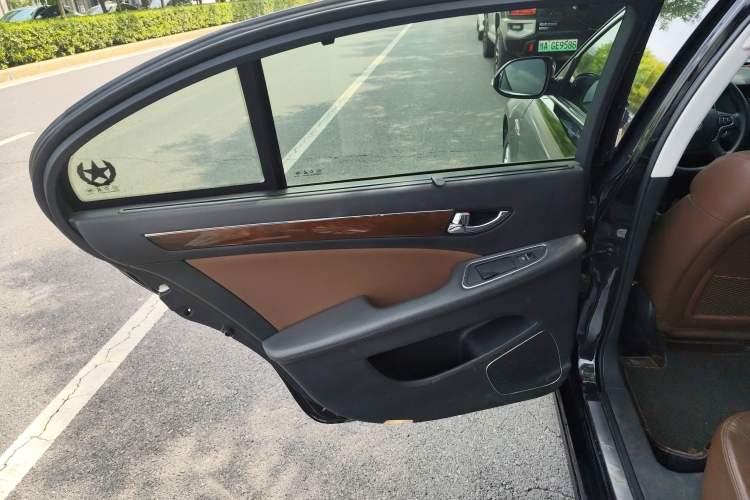 Used Hongqi H7 2015 2.0T Luxury Model Left Rear Door Interior