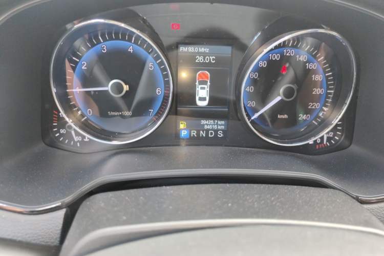 Used Hongqi H7 2015 2.0T Luxury Model Odometer Close Up