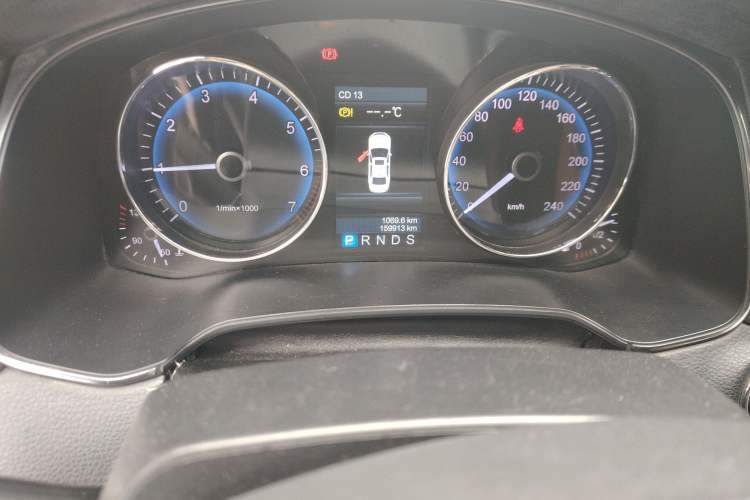 Used Hongqi H7 2015 2.0T Luxury Model Odometer Close Up