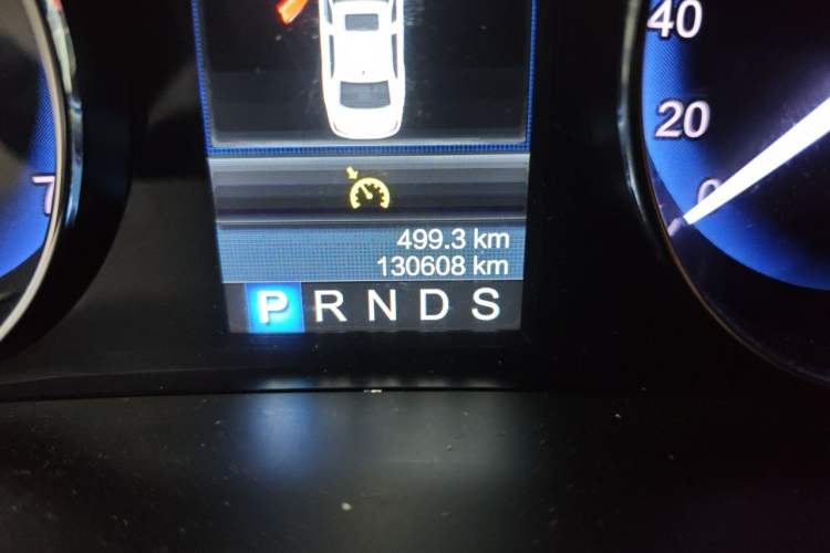 Used Hongqi H7 2015 2.0T Luxury Model Odometer Close Up