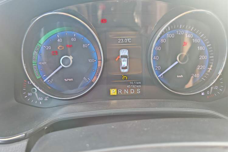 Used Hongqi H7 2015 2.0T Luxury Model Odometer Close Up