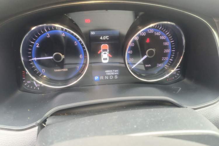 Used Hongqi H7 2015 2.0T Luxury Model Odometer Close Up
