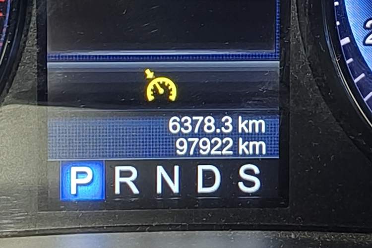 Used Hongqi H7 2015 2.0T Luxury Model Odometer Close Up