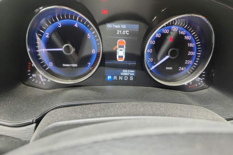 Used Hongqi H7 2015 2.0T Luxury Model Odometer Close Up