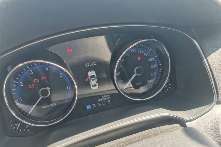 Used Hongqi H7 2015 2.0T Luxury Model Odometer Close Up