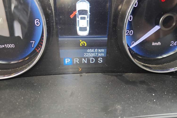 Used Hongqi H7 2015 2.0T Luxury Model Odometer Close Up