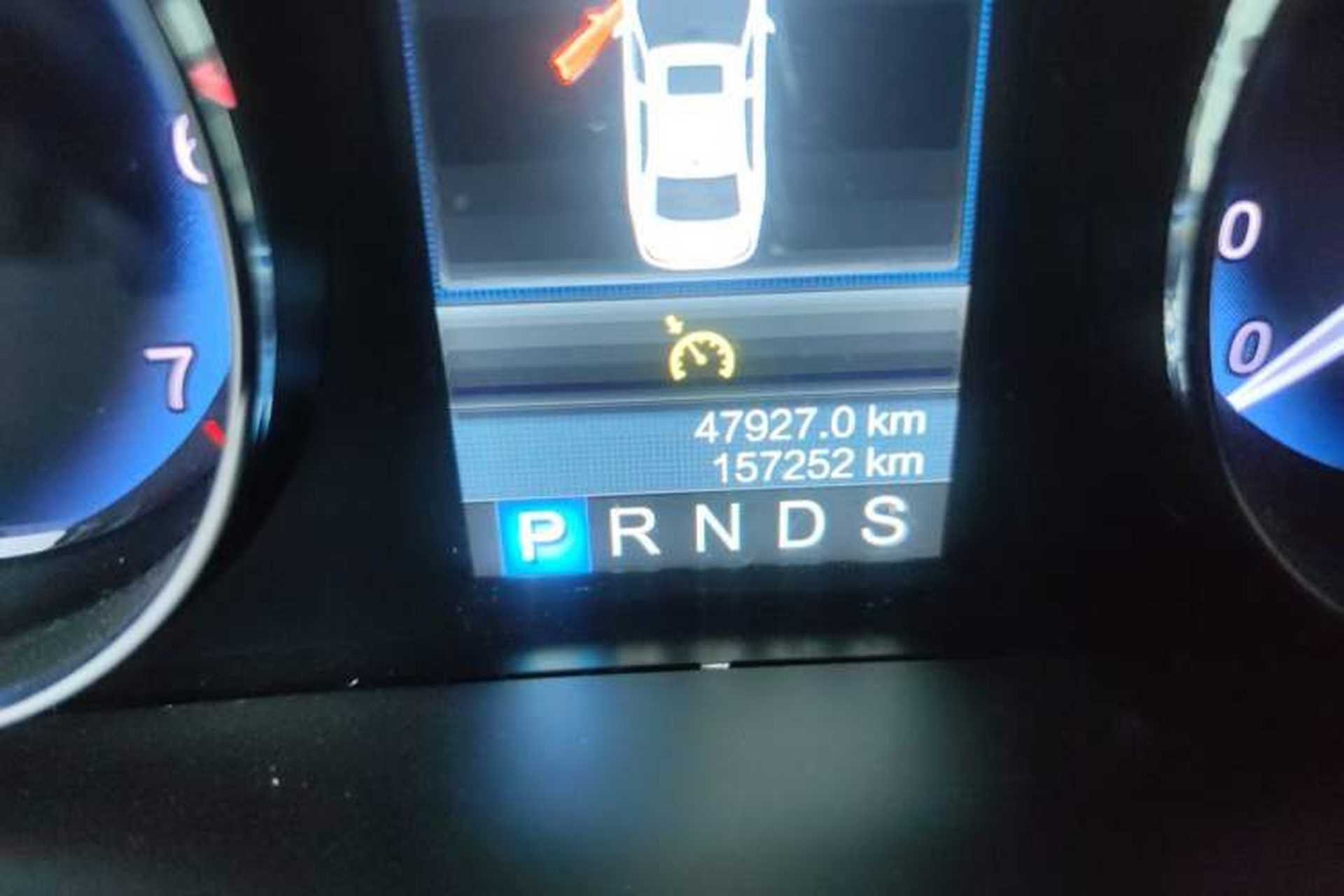 Used Hongqi H7 2015 2.0T Luxury Model Odometer Close Up
