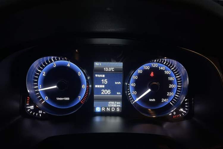 Used Hongqi H7 2015 2.0T Luxury Model Odometer Close Up