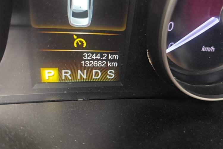 Used Hongqi H7 2015 2.0T Prestige Model Odometer Close Up