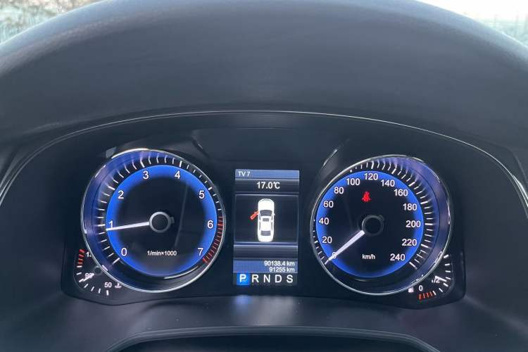Used Hongqi H7 2015 2.0T Prestige Model Odometer Close Up