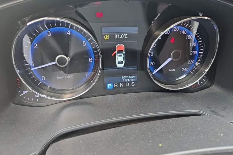 Used Hongqi H7 2015 2.0T Luxury Model Odometer Close Up
