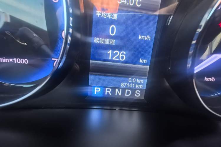 Used Hongqi H7 2015 2.0T Luxury Model Odometer Close Up