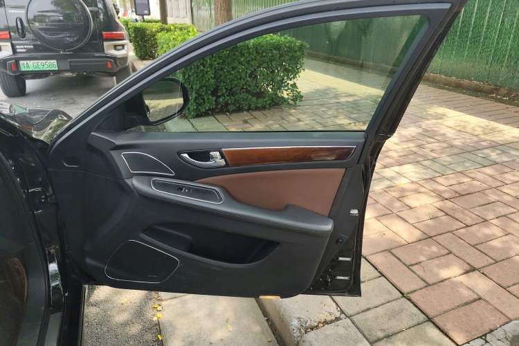 Used Hongqi H7 2015 2.0T Luxury Model Right Front Door Interior
