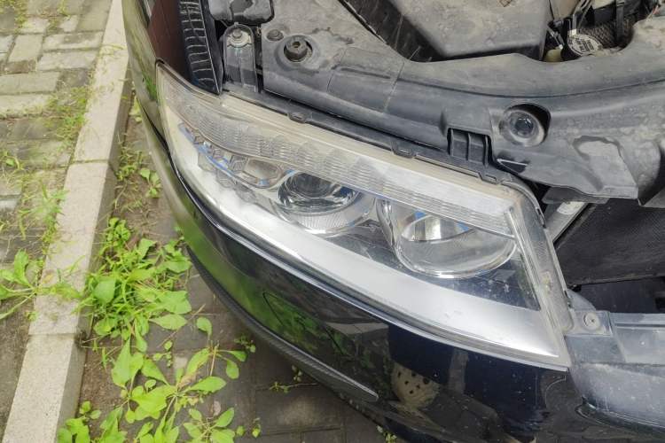 Used Hongqi H7 2015 2.0T Luxury Model Right Front Headlight