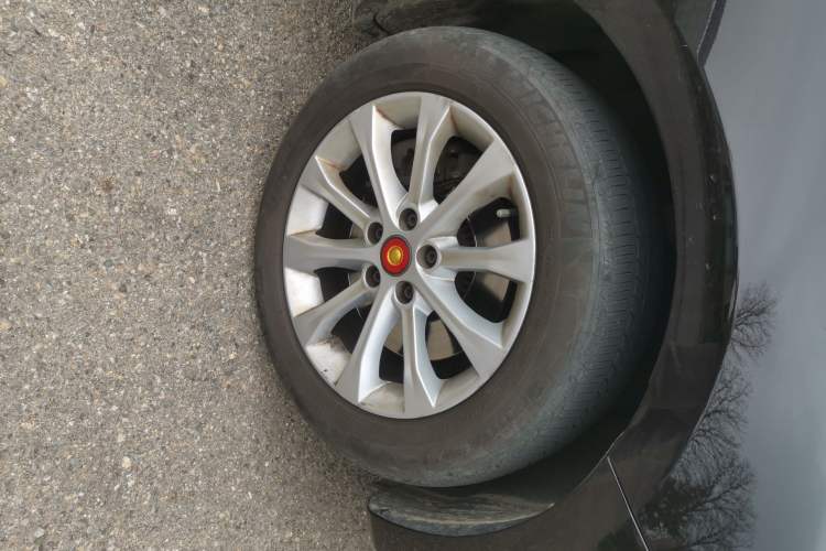 Used Hongqi H7 2015 2.0T Luxury Model Right Front Wheel Hub