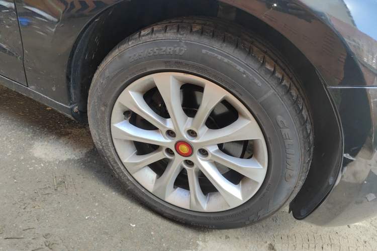 Used Hongqi H7 2015 2.0T Luxury Model Right Front Wheel Hub