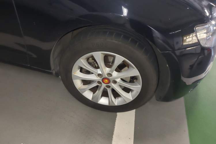 Used Hongqi H7 2015 2.0T Luxury Model Right Front Wheel Hub