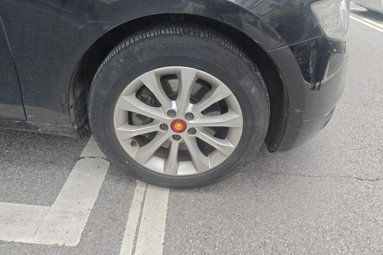 Used Hongqi H7 2015 2.0T Luxury Model Right Front Wheel Hub