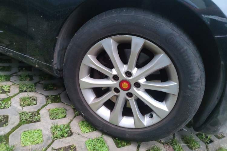 Used Hongqi H7 2015 2.0T Luxury Model Right Front Wheel Hub