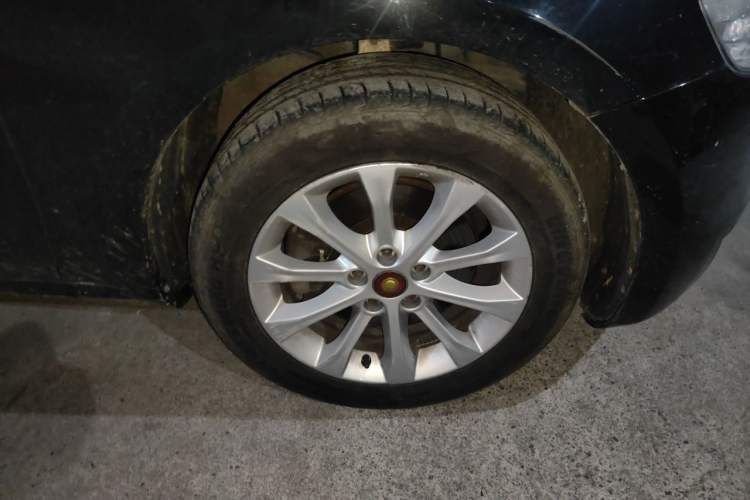 Used Hongqi H7 2015 2.0T Luxury Model Right Front Wheel Hub