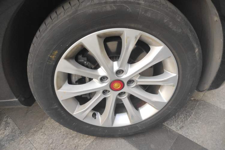 Used Hongqi H7 2015 2.0T Luxury Model Right Front Wheel Hub
