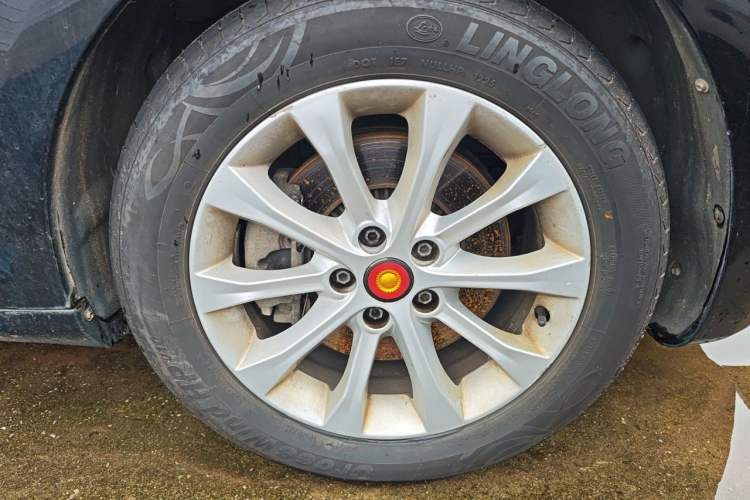 Used Hongqi H7 2015 2.0T Luxury Model Right Front Wheel Hub