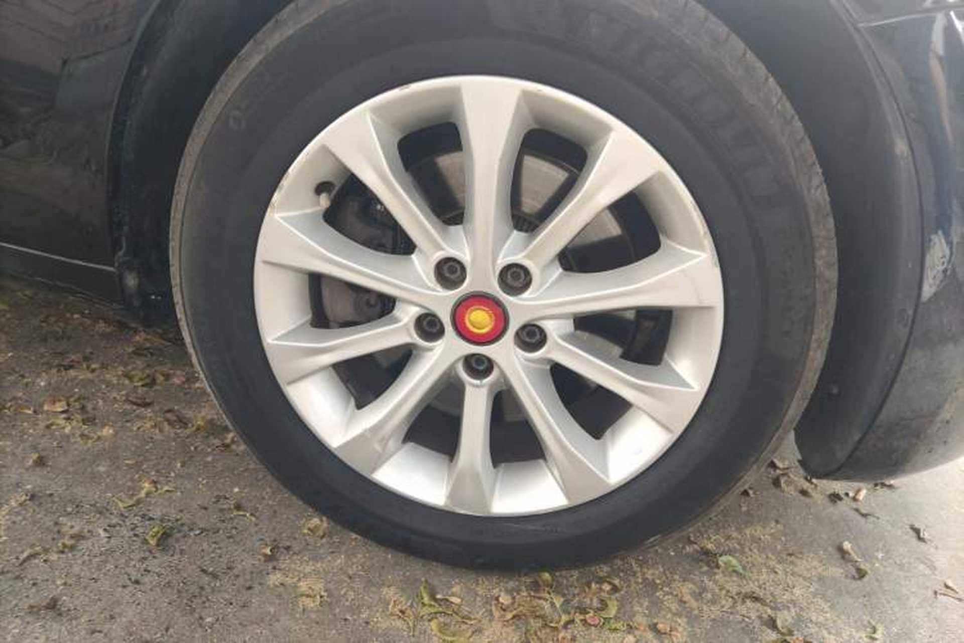 Used Hongqi H7 2015 2.0T Luxury Model Right Front Wheel Hub