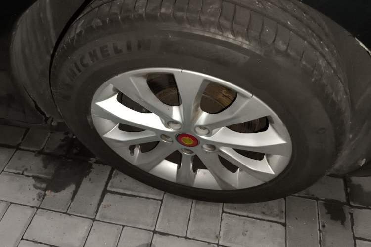 Used Hongqi H7 2015 2.0T Luxury Model Right Front Wheel Hub