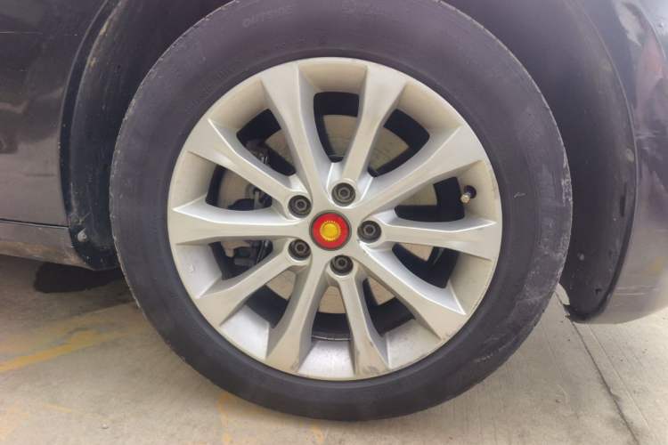 Used Hongqi H7 2015 2.0T Luxury Model Right Front Wheel Hub