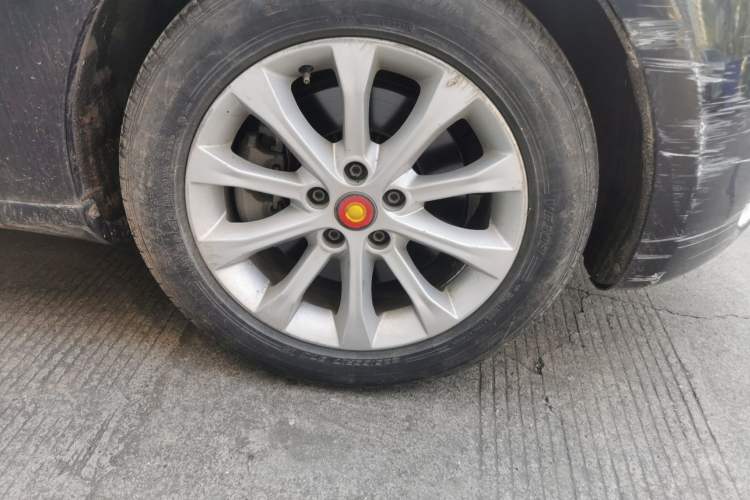 Used Hongqi H7 2015 2.0T Luxury Model Right Front Wheel Hub