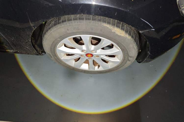 Used Hongqi H7 2015 2.0T Luxury Model Right Front Wheel Hub