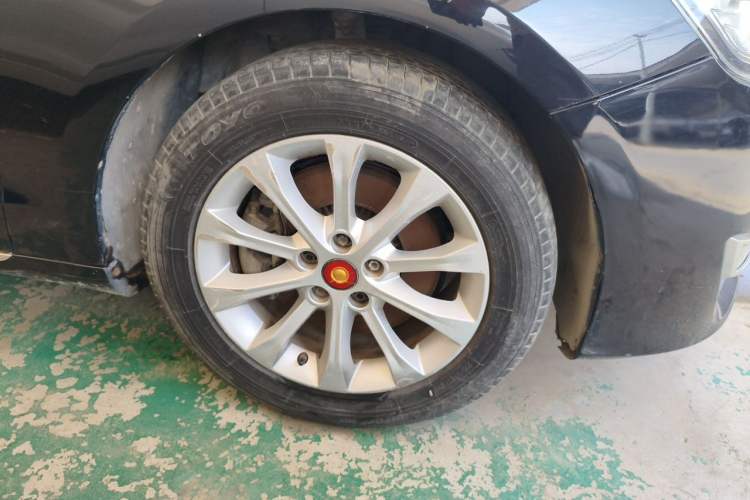 Used Hongqi H7  Right Front Wheel Hub