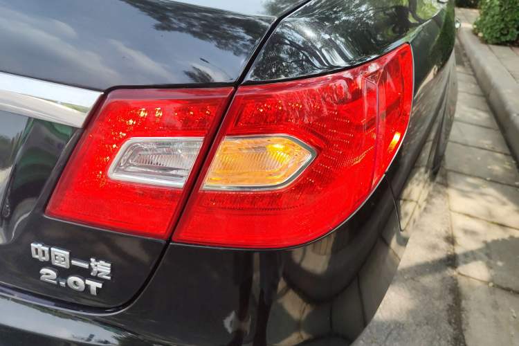 Used Hongqi H7 2015 2.0T Luxury Model Right Rear Taillight
