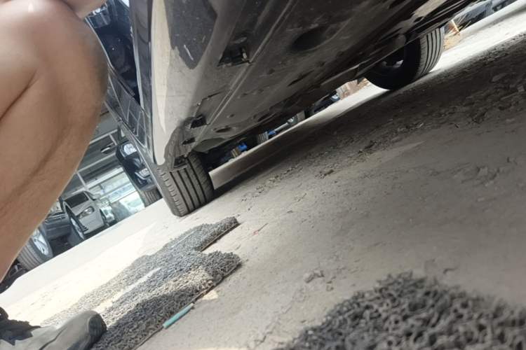 Used Hongqi H7 2015 2.0T Luxury Model Right Side Sill