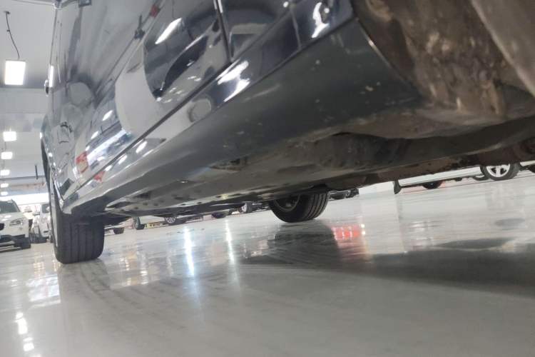 Used Hongqi H7 2015 3.0L Luxury Model Right Side Sill