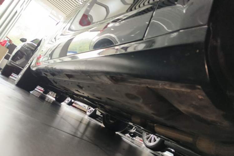 Used Hongqi H7 2015 3.0L Prestige Model Right Side Sill