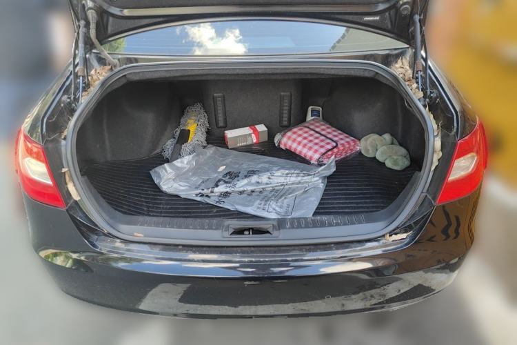 Used Hongqi H7 2015 2.0T Luxury Model Trunk
