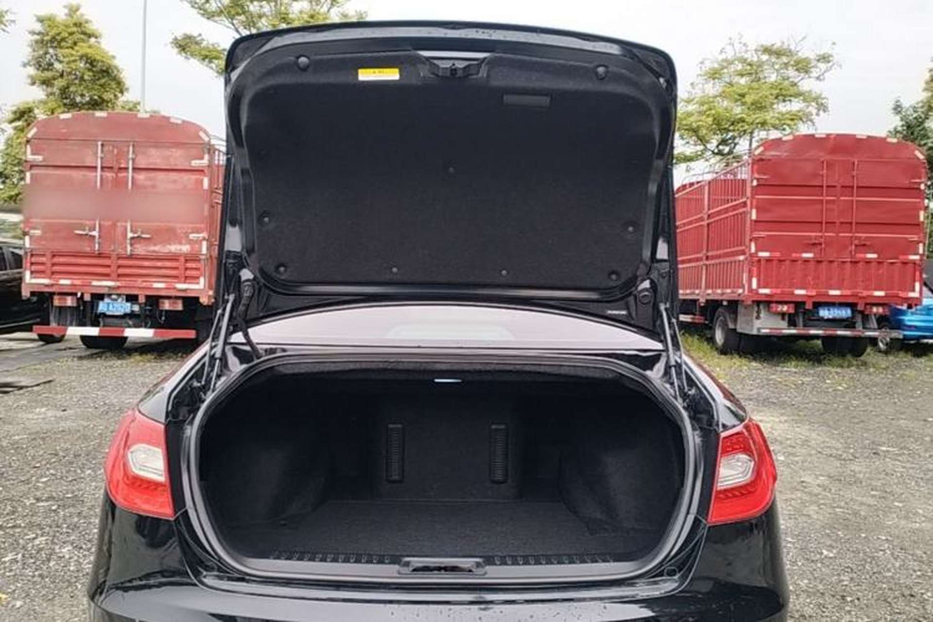 Used Hongqi H7 2015 2.0T Luxury Model Trunk