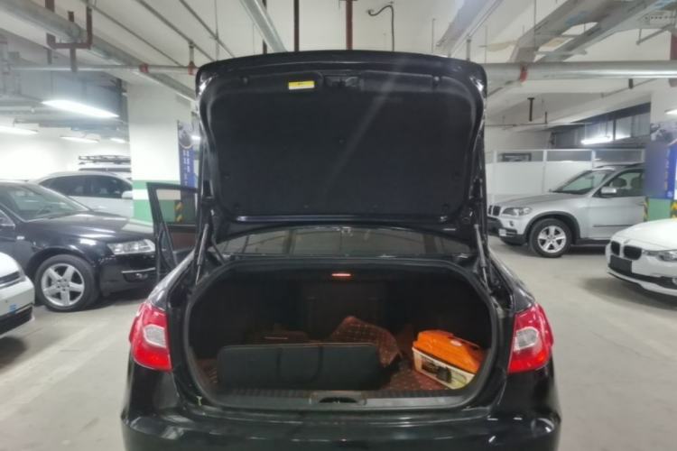 Used Hongqi H7 2015 2.0T Luxury Model Trunk