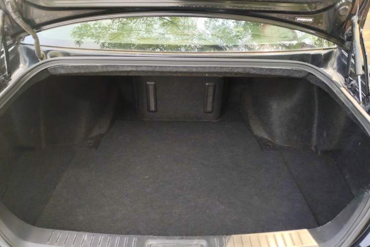Used Hongqi H7 2015 2.0T Luxury Model Trunk